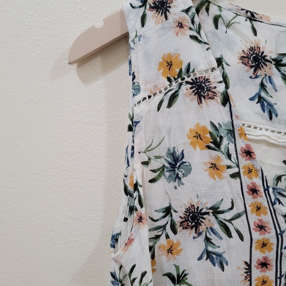 Lucky Brand Floral top - Picture 6 of 11
